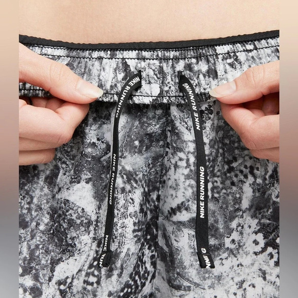 Nike Tempo Lined Running Shorts Athletic Sporty Workout Gym Summer Print NWT - Picture 3 of 6